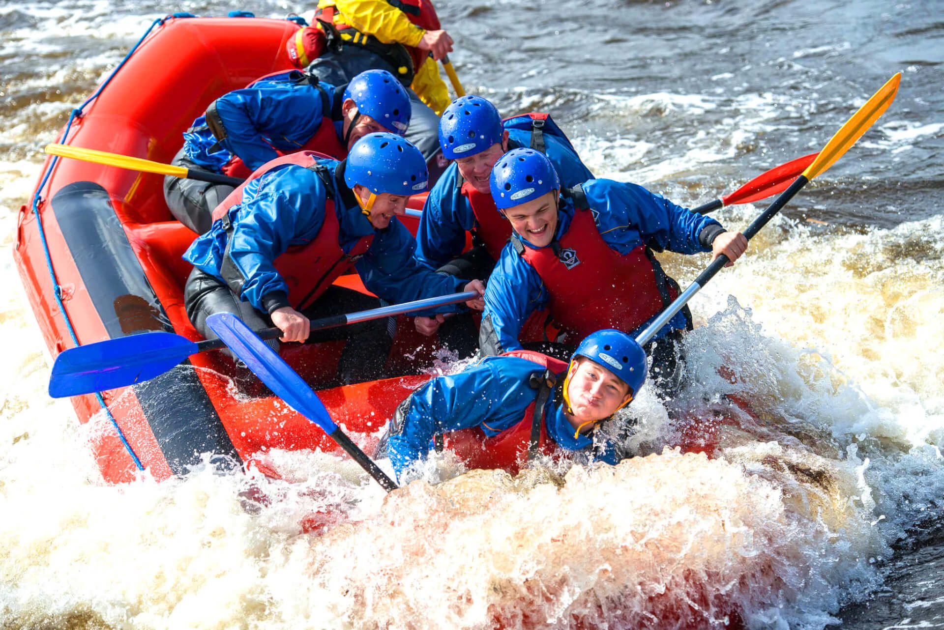 White water. White Water Rafting. G Whitewater Rafting. Фон для презентации рафтинг. Рафт водопровод.